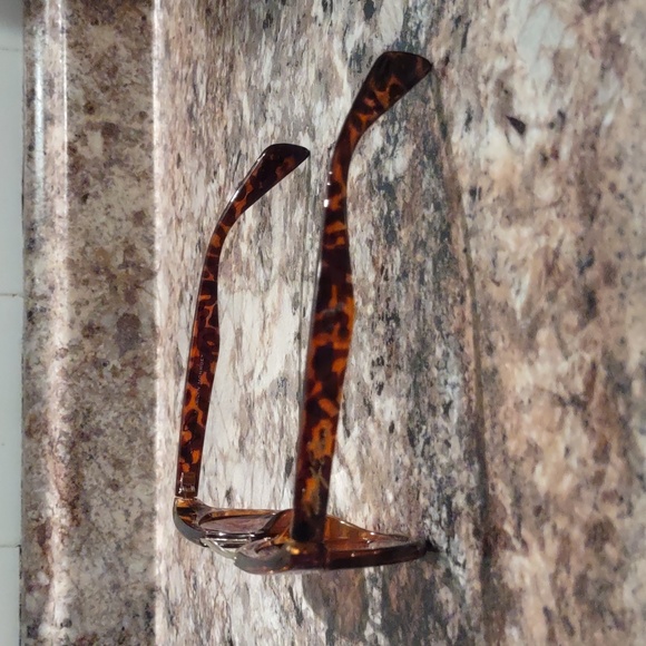 Marilyn Monroe Collection Cat Eye Sunglasses - Picture 5 of 7